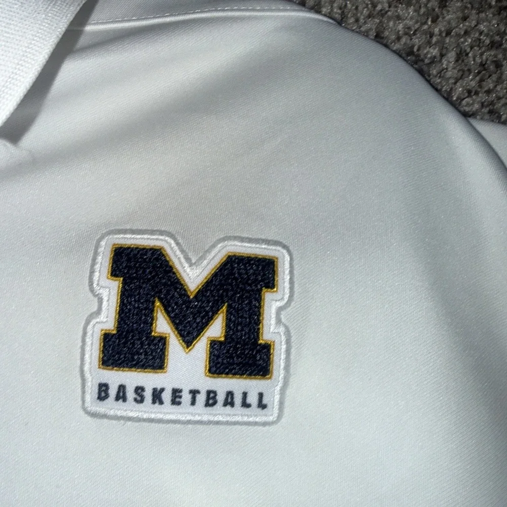 Michigan‎ Wolverines Basketball Jordan On Court Polo XL white Mens